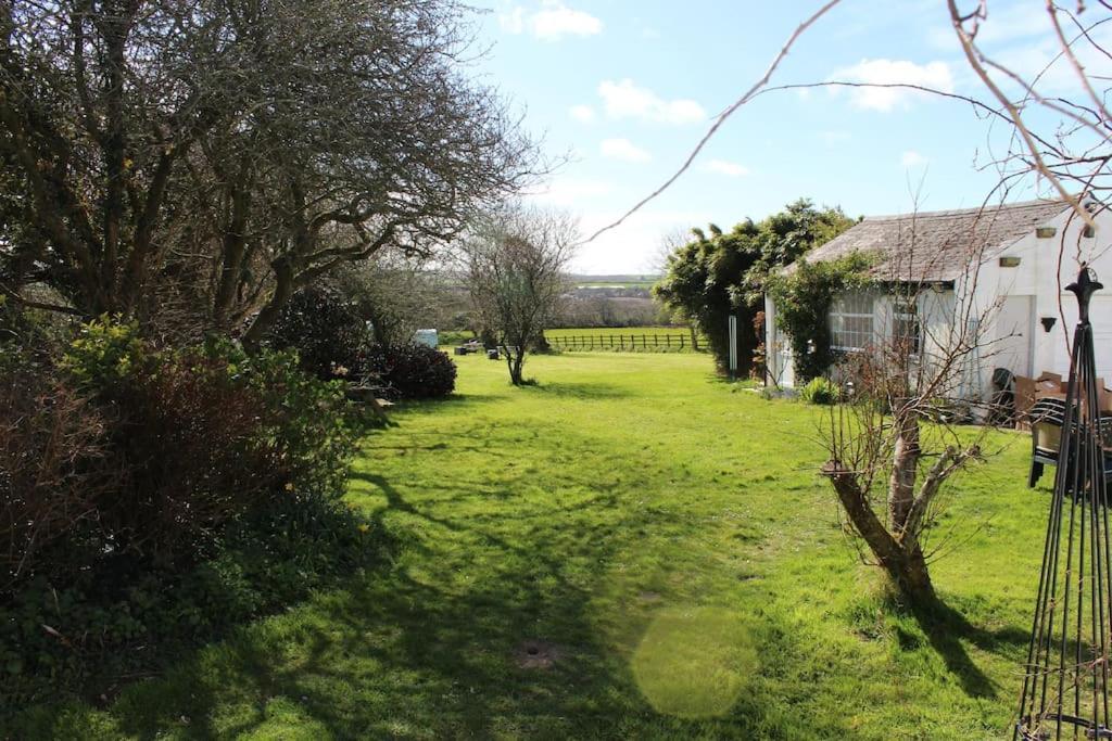 Cozy Country Cottage With Beautiful Rural Views Newquay  Exterior photo